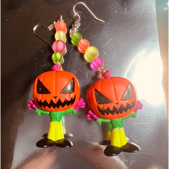 Jack earrings. He glows in the dark after using the black light first - Picture 1 of 1